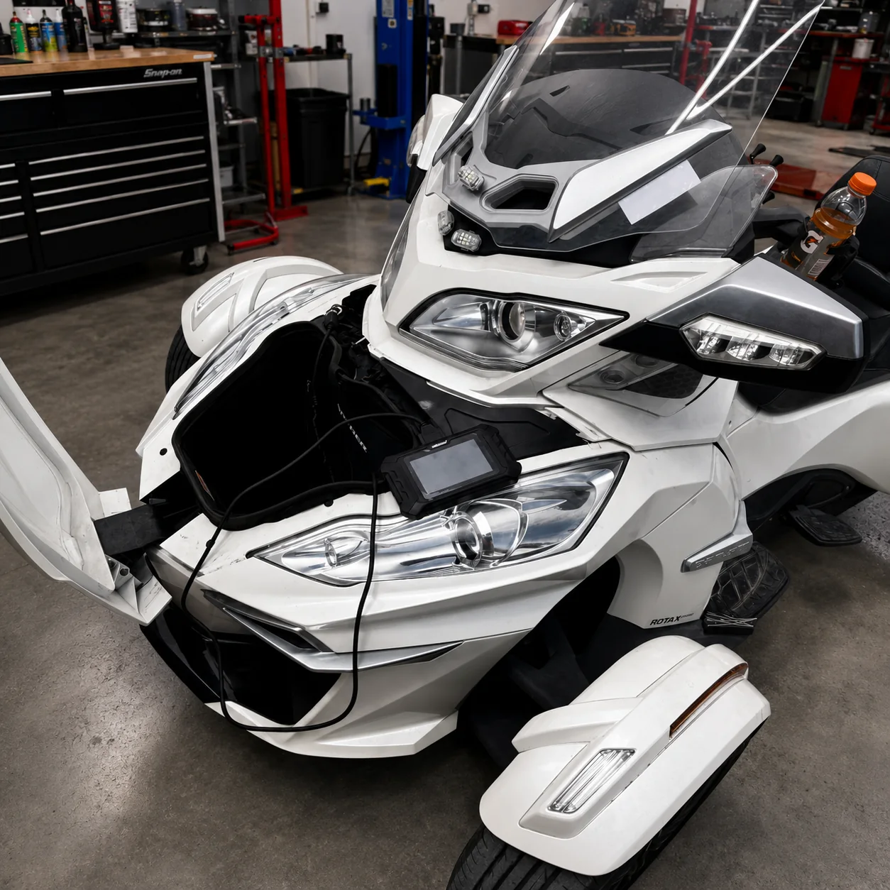 Can-Am Spyder diagnostics at 40 Garage